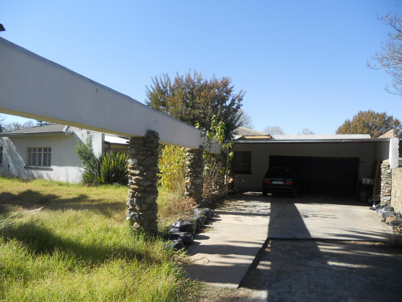 Front View of property in Springs