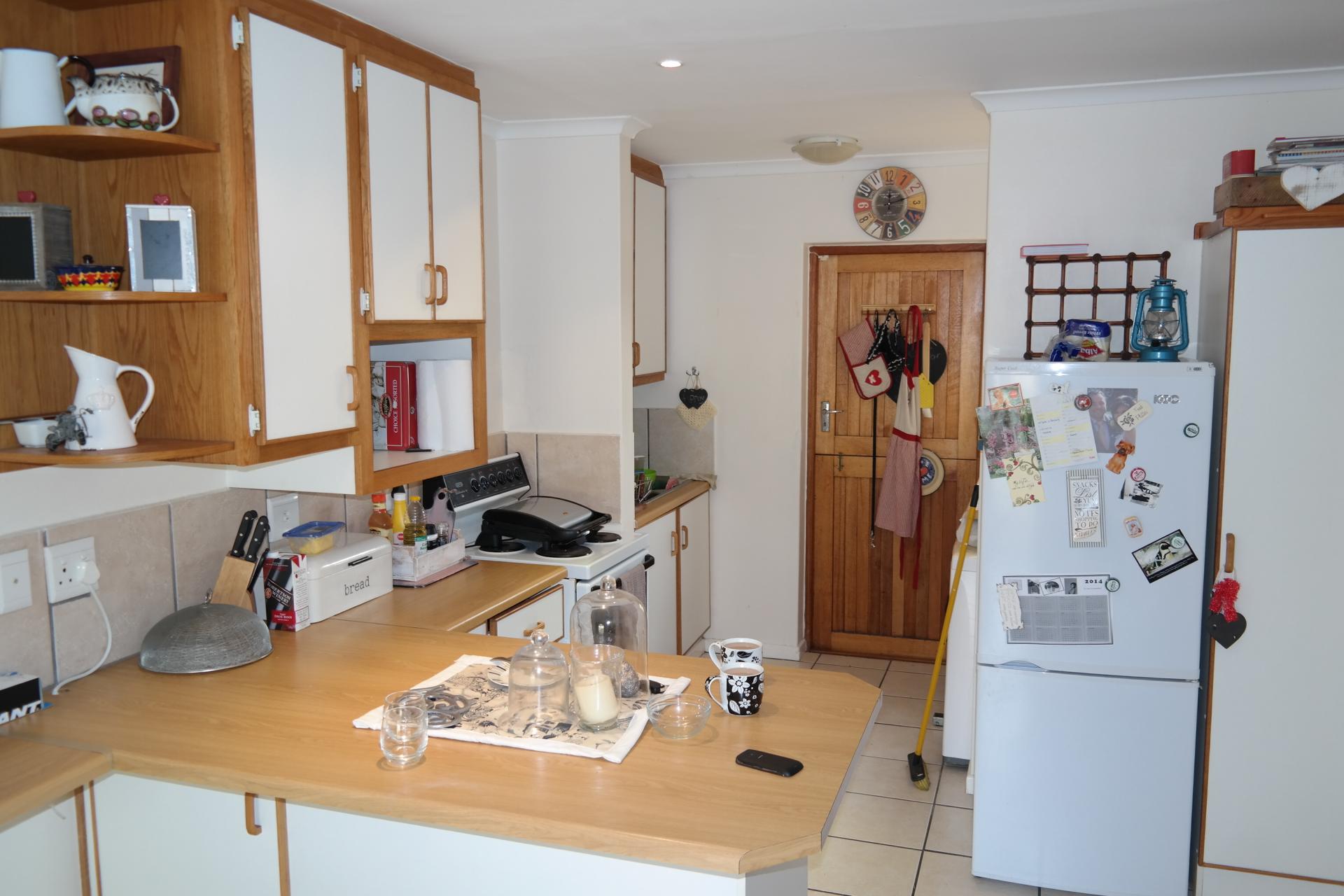 Kitchen - 8 square meters of property in Bredasdorp