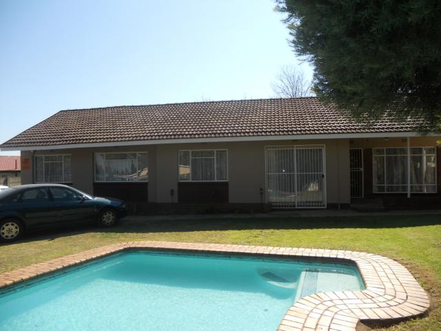 4 Bedroom House for Sale For Sale in Witpoortjie - Private Sale - MR091303