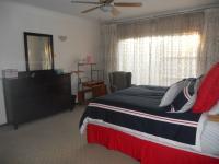 Main Bedroom - 18 square meters of property in Lakeside
