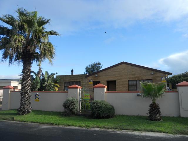 4 Bedroom House for Sale For Sale in Zeekoei Vlei - Home Sell - MR091557