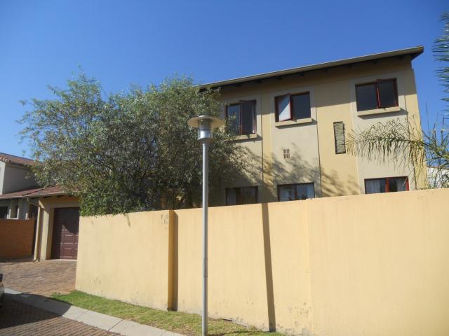 3 Bedroom Sectional Title for Sale For Sale in Ruimsig - Home Sell - MR091686