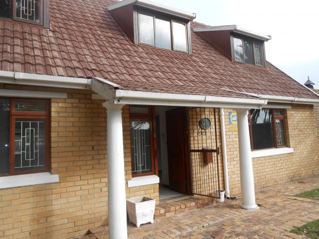 4 Bedroom House for Sale For Sale in Constantia CPT - Home Sell - MR091735