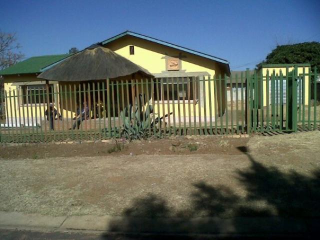 3 Bedroom House for Sale For Sale in Rensburg - Private Sale - MR091974