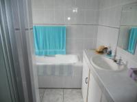 Main Bathroom - 5 square meters of property in Umtentweni
