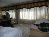 Lounges - 33 square meters of property in Dalpark