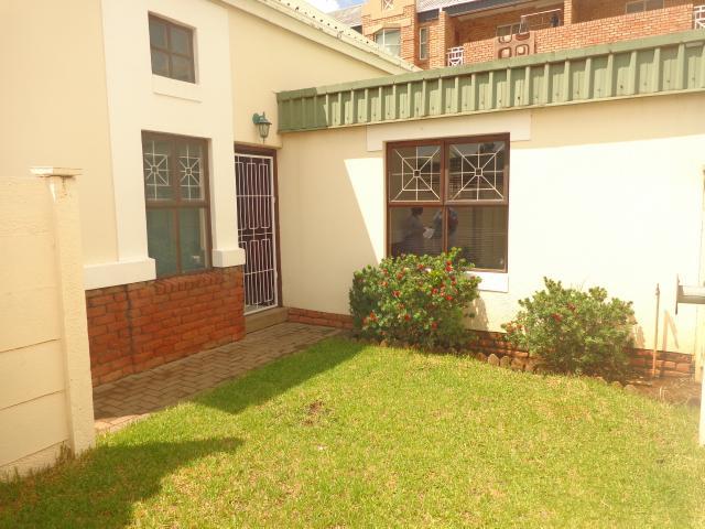 2 Bedroom Simplex for Sale For Sale in Bloemfontein - Private Sale - MR092282