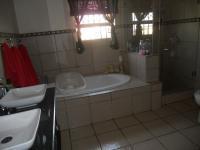 Main Bathroom - 18 square meters of property in Heidelberg - GP