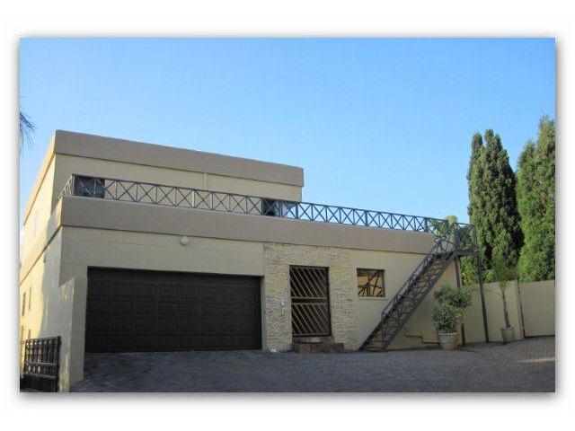 4 Bedroom House for Sale For Sale in Waterkloof Ridge - Private Sale - MR092422