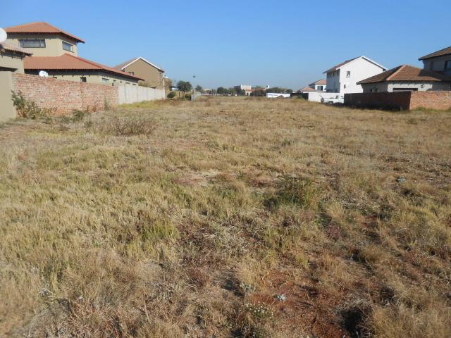 Land for Sale For Sale in Monavoni - Private Sale - MR092454