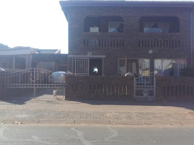 7 Bedroom House for Sale For Sale in Lenasia - Private Sale - MR092511