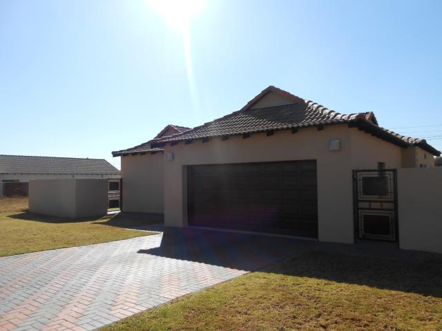 3 Bedroom House for Sale For Sale in Raslouw - Home Sell - MR092599