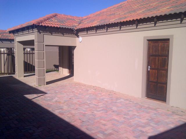 3 Bedroom Cluster for Sale For Sale in Klerksdorp - Home Sell - MR092618