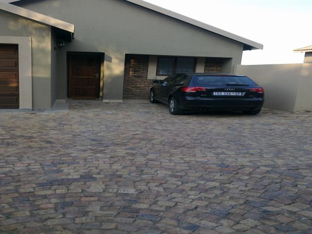 3 Bedroom Duplex for Sale For Sale in Rustenburg - Private Sale - MR092682