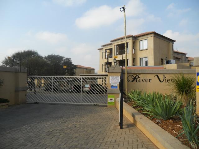 3 Bedroom Apartment for Sale and to Rent For Sale in Weltevreden Park - Home Sell - MR093059