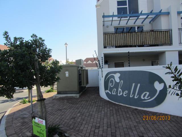 2 Bedroom Apartment for Sale For Sale in Gordons Bay - Private Sale - MR093100