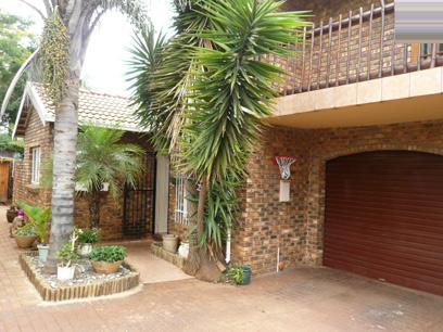 3 Bedroom Duet for Sale For Sale in Garsfontein - Private Sale - MR09313