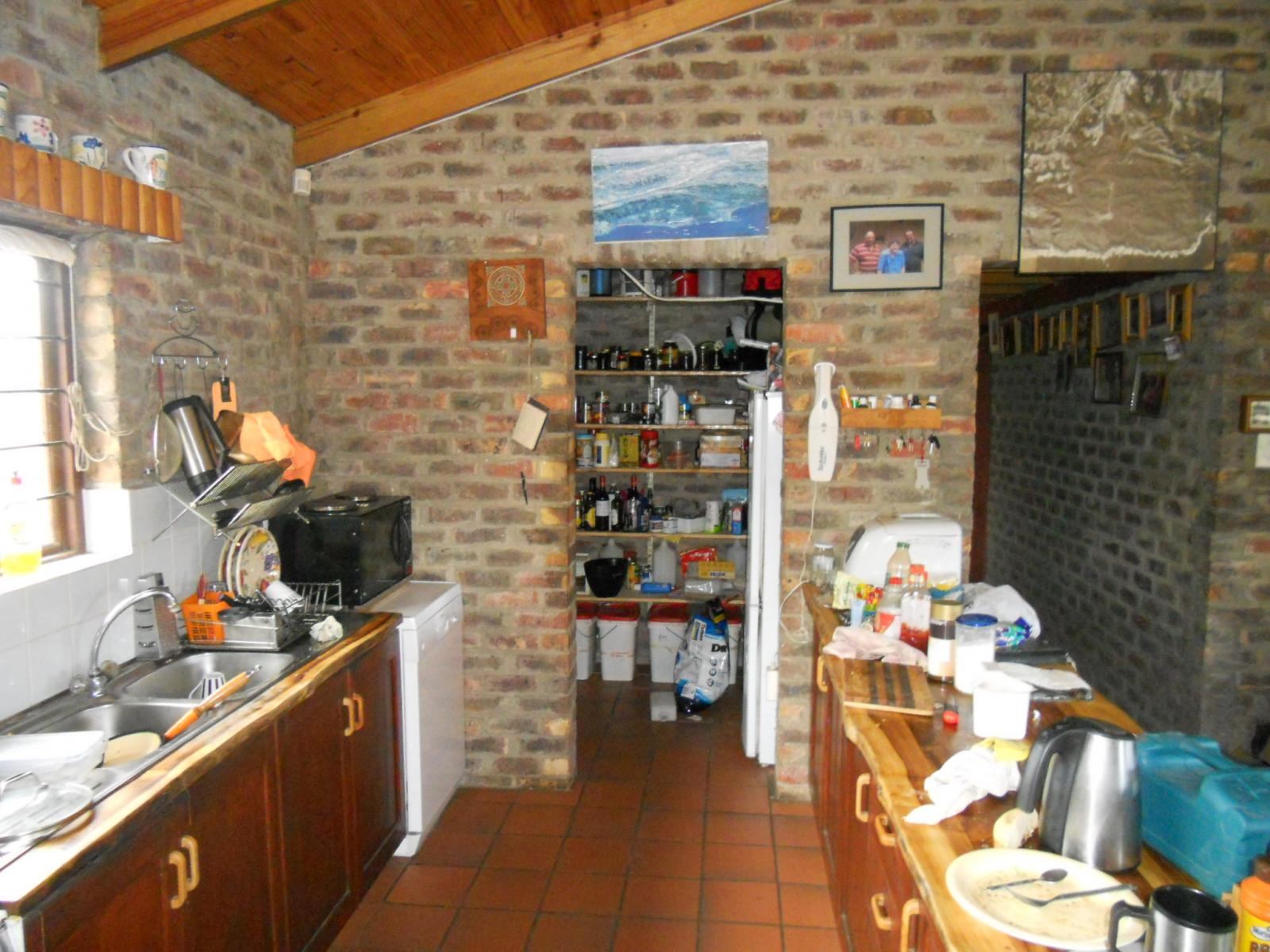 Kitchen - 13 square meters of property in Knysna
