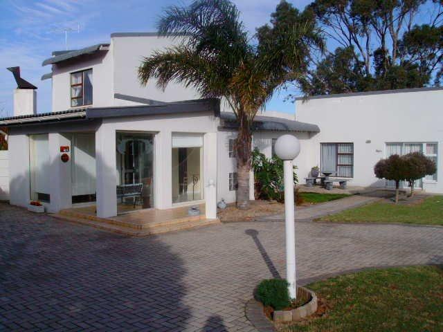 4 Bedroom House for Sale For Sale in Jeffrey's Bay - Private Sale - MR093181