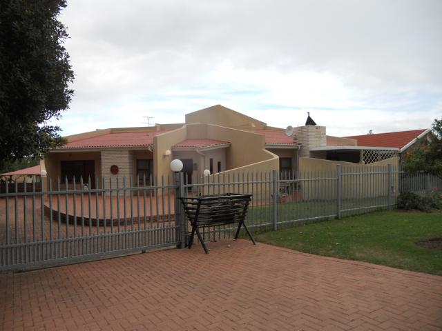 7 Bedroom House for Sale For Sale in Hartenbos - Private Sale - MR093182