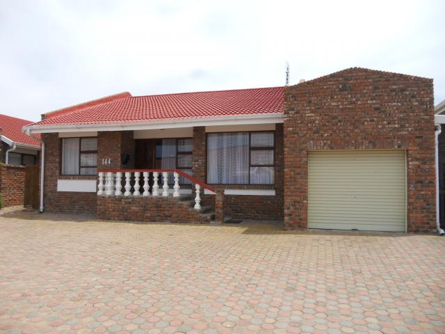 2 Bedroom House for Sale For Sale in Hartenbos - Home Sell - MR093186