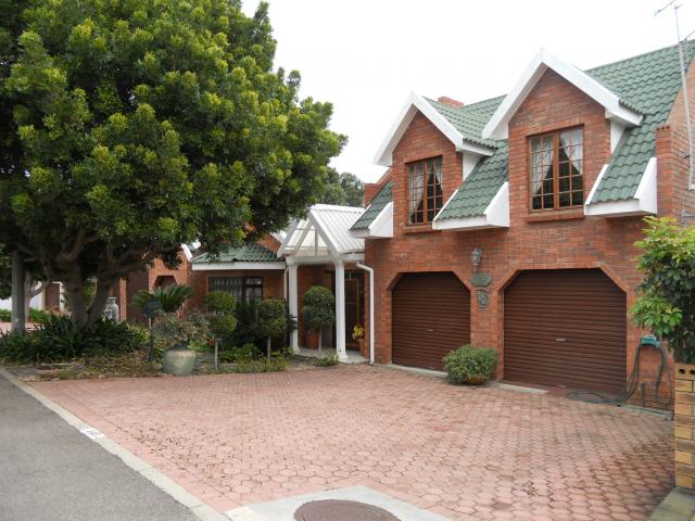 House for Sale For Sale in Hartenbos - Private Sale - MR093440