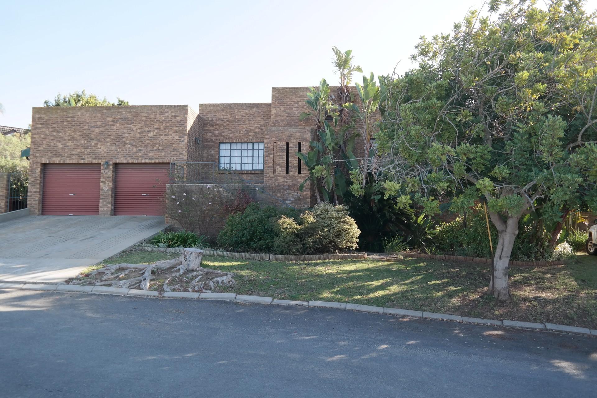 4 Bedroom House for Sale For Sale in Bonnievale Home Sell MR093568 MyRoof