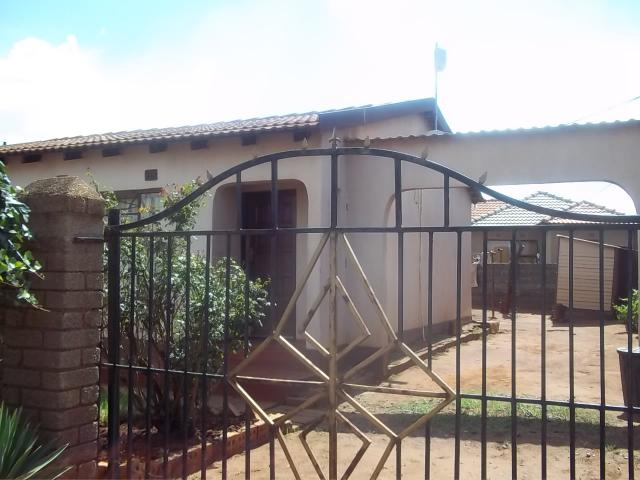 2 Bedroom House for Sale For Sale in Thokoza - Home Sell - MR093805