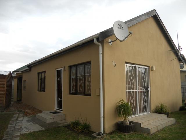 3 Bedroom House for Sale For Sale in Gordons Bay - Private Sale - MR093853