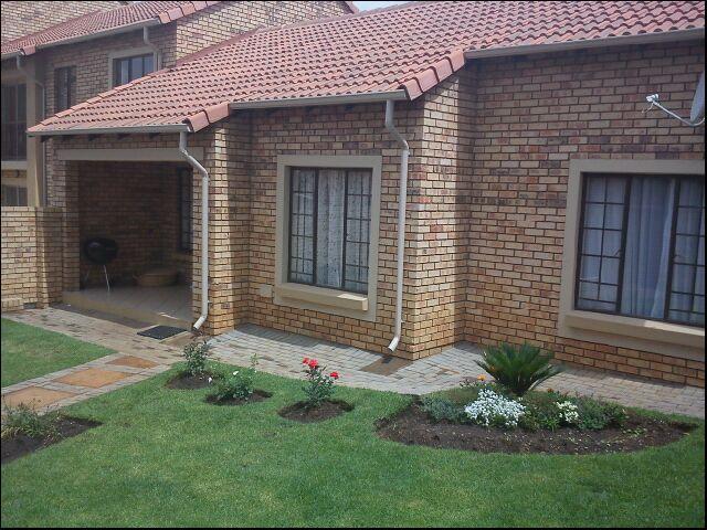 2 Bedroom Simplex for Sale For Sale in Highveld - Home Sell - MR093909