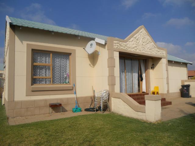 2 Bedroom House for Sale For Sale in Radiokop - Home Sell - MR093955