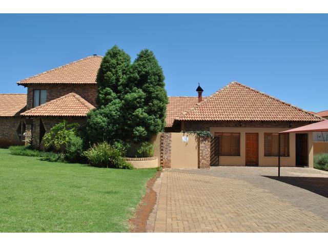 9 Bedroom House for Sale For Sale in Lydenburg - Home Sell - MR093969