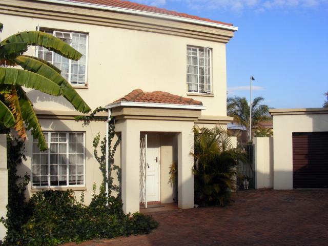 2 Bedroom Duplex for Sale For Sale in Garsfontein - Home Sell - MR093978