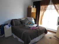 Main Bedroom - 18 square meters of property in Krugersdorp