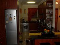 Kitchen of property in Ravenswood