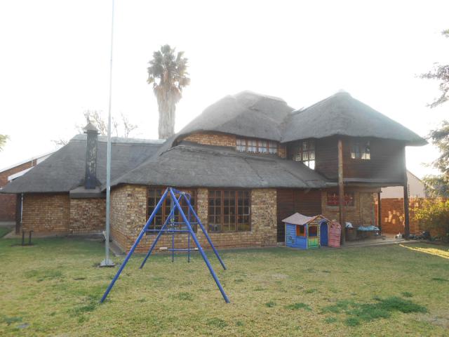 4 Bedroom House for Sale For Sale in Doornpoort - Home Sell - MR094656