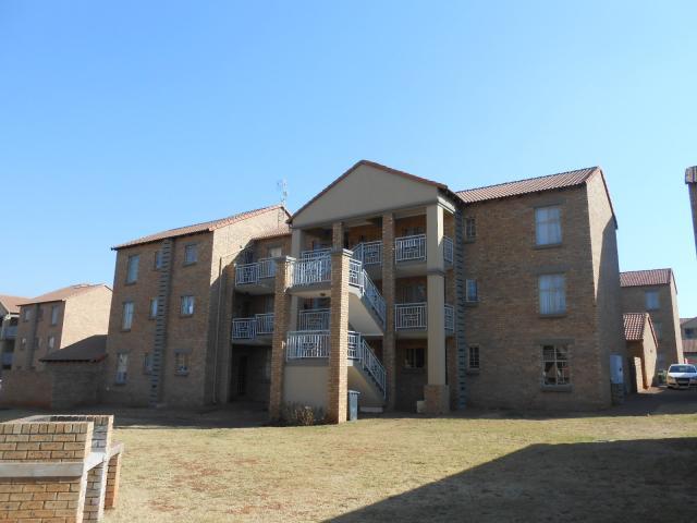 3 Bedroom Apartment for Sale For Sale in Die Hoewes - Private Sale - MR094721