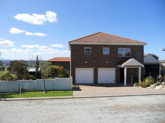 3 Bedroom House for Sale For Sale in Stilbaai (Still Bay) - Home Sell - MR094755