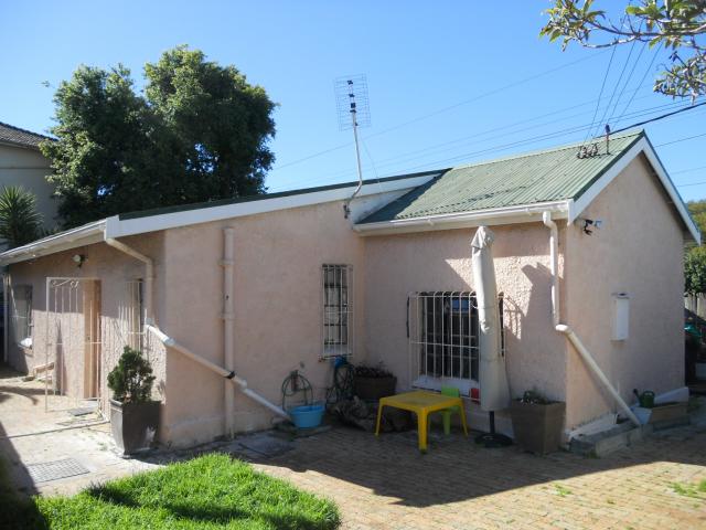 3 Bedroom House for Sale For Sale in Rosebank - CPT - Private Sale - MR094761