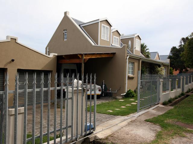 3 Bedroom House for Sale For Sale in Humansdorp - Private Sale - MR094822