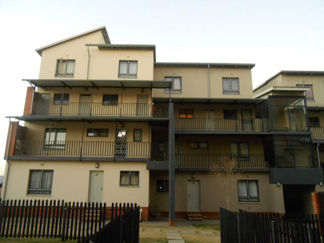 2 Bedroom Sectional Title for Sale For Sale in Midrand - Home Sell - MR094829