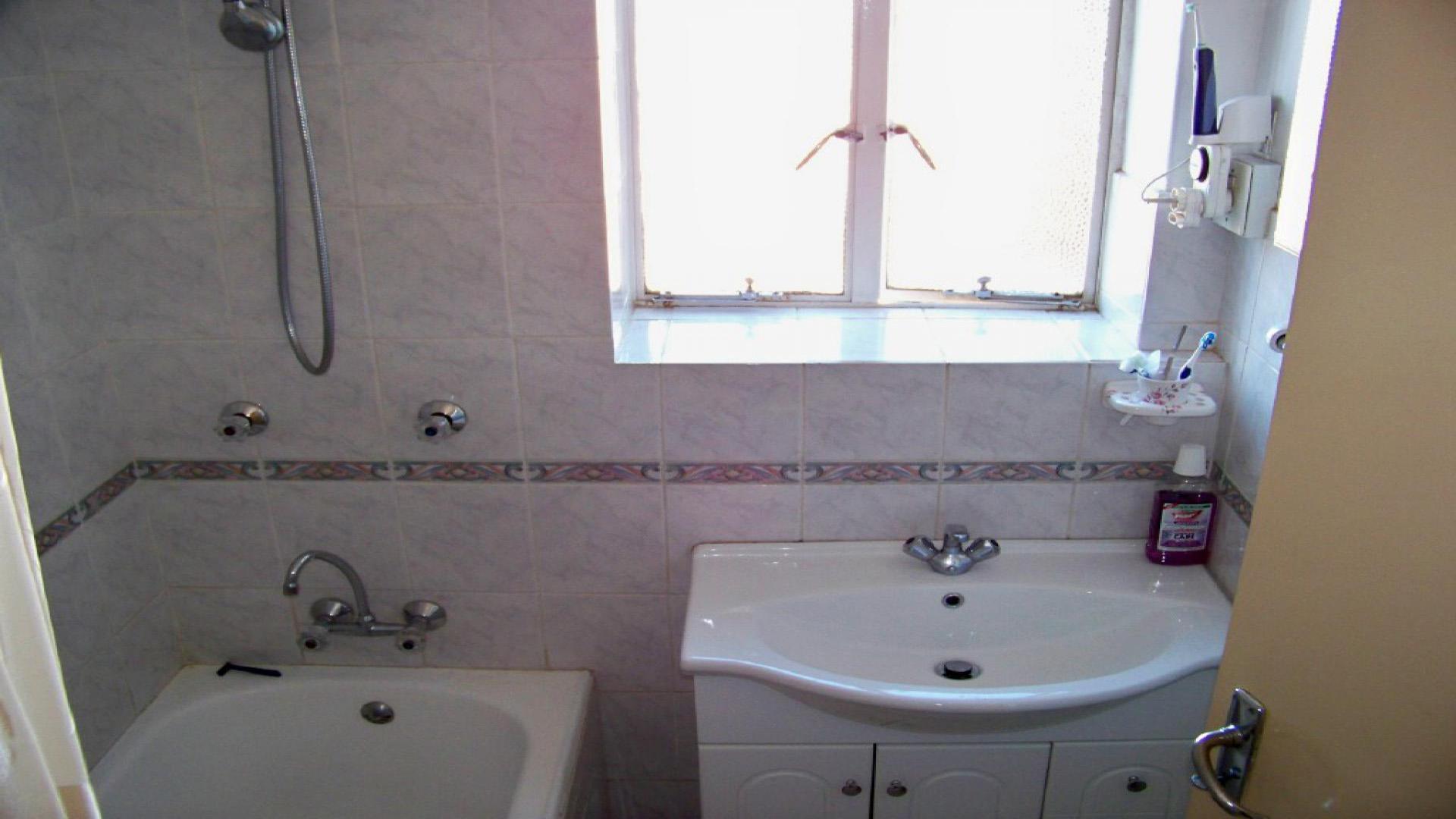 Bathroom 1 of property in Sunnyside