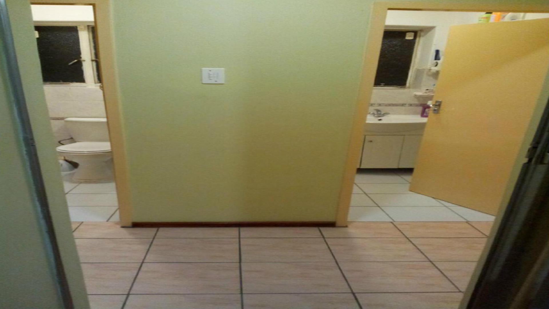 Bathroom 1 of property in Sunnyside