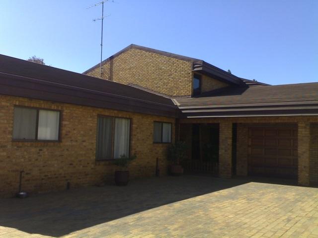 4 Bedroom House for Sale For Sale in Vanderbijlpark - Home Sell - MR094955