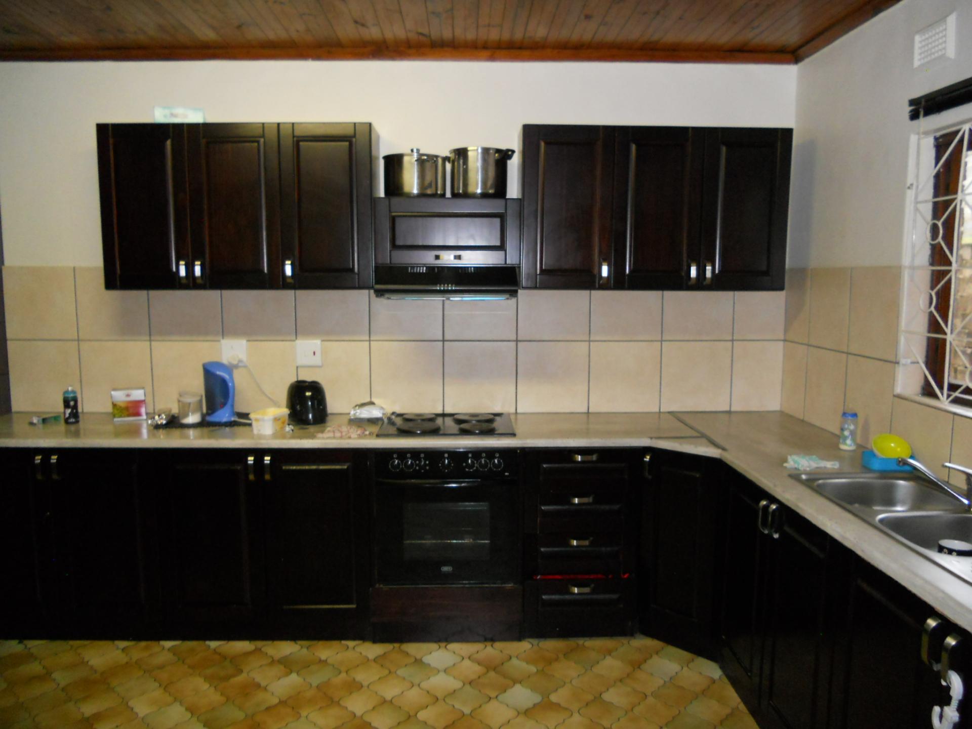 Kitchen - 25 square meters of property in Eshowe