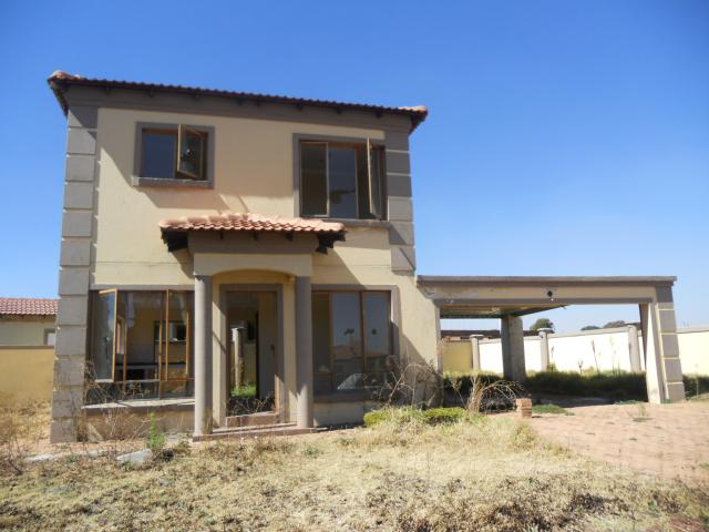 2 Bedroom Cluster for Sale For Sale in Krugersdorp - Private Sale - MR095061