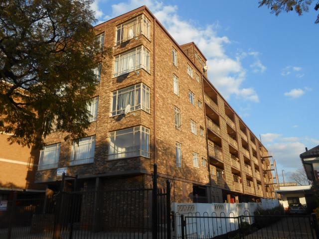 2 Bedroom Apartment for Sale For Sale in Pretoria West - Private Sale - MR095143