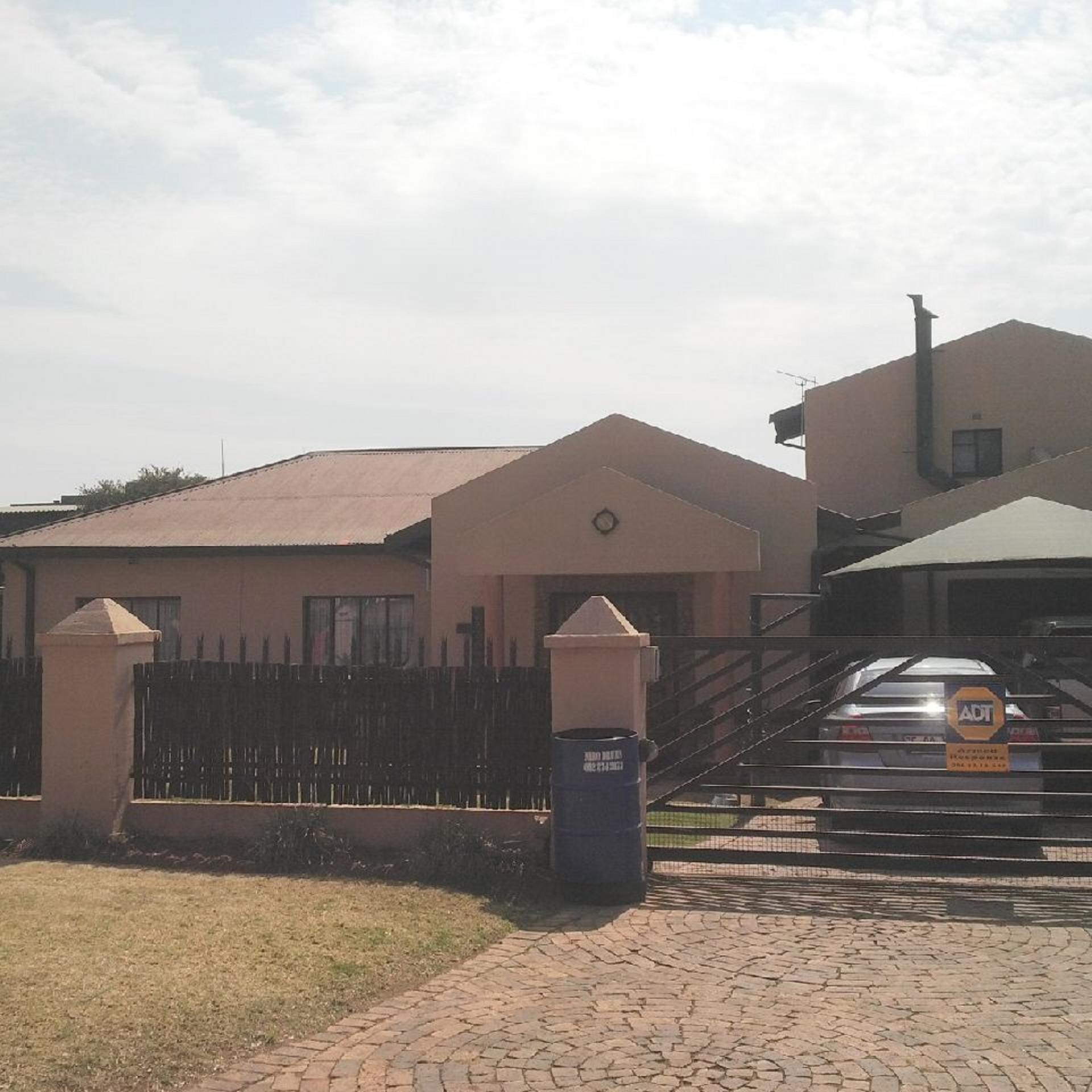 Front View of property in Middelburg - MP