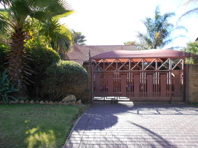 5 Bedroom House for Sale For Sale in Marais Steyn Park - Home Sell - MR095325