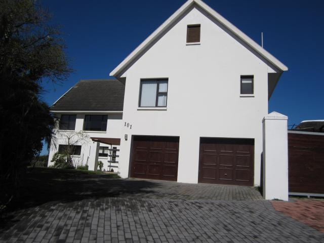5 Bedroom House for Sale For Sale in St Francis Bay - Home Sell - MR095335